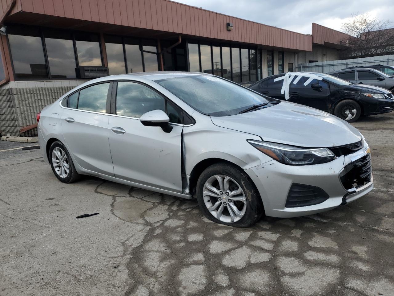 2019 Chevrolet Cruze VIN 1G1BE5SM8K7114984 Copart auction photo, front end / side damage thumbnail 4