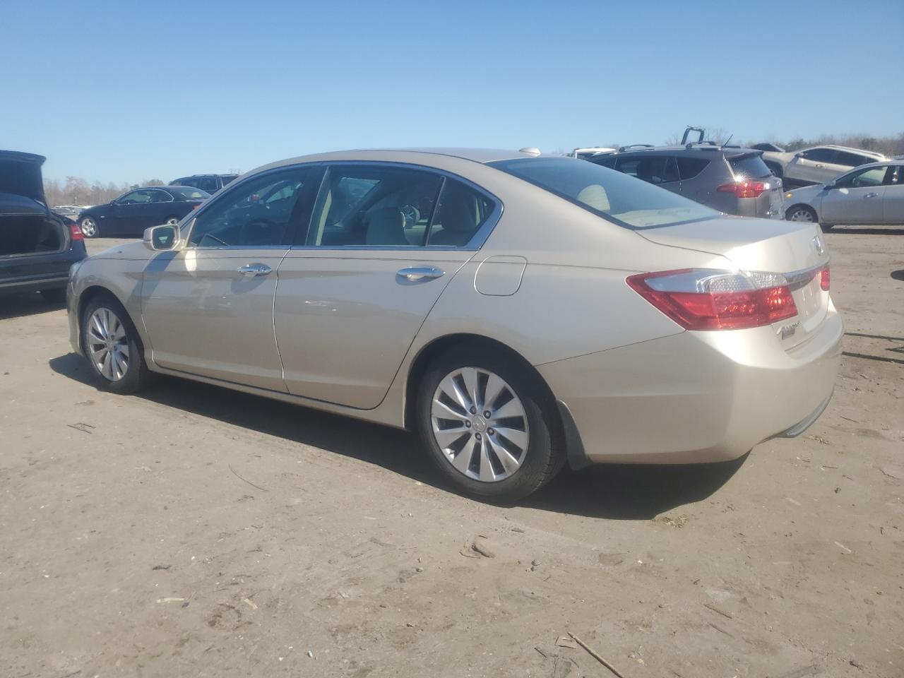 2013 Honda Accord VIN 1HGCR2F82DA269761 Copart auction photo, side / minor dent/scratches damage thumbnail 2