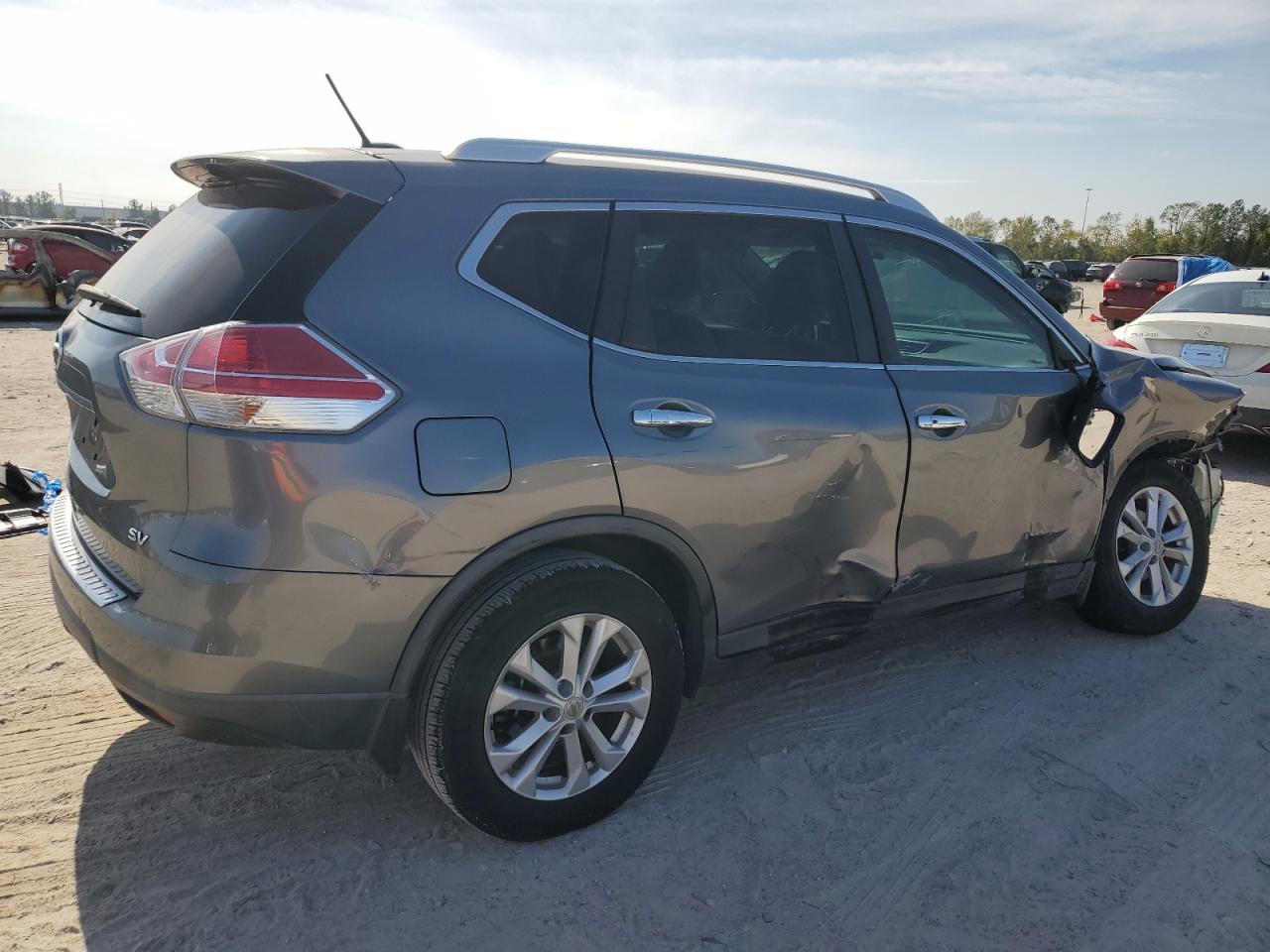 2016 Nissan Rogue VIN KNMAT2MT5GP667062 Copart auction photo, front end / side damage thumbnail 3