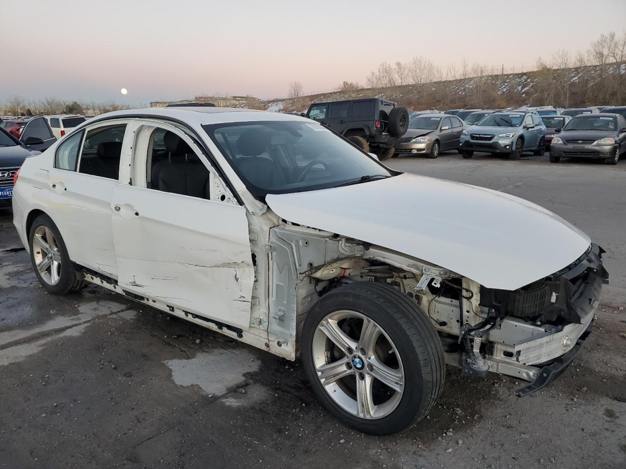 2013 BMW 3er VIN WBA3C3C5XDF979264 Copart auction photo, side / front end damage thumbnail 4