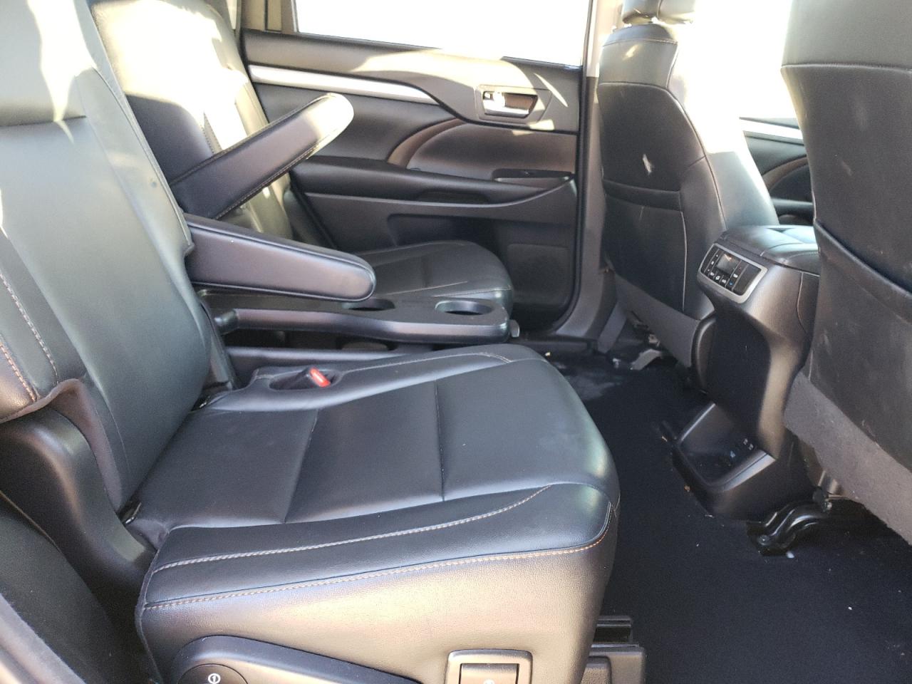 2018 Toyota Highlander VIN 5TDKZRFH6JS541147 Copart auction photo, front end damage thumbnail 11