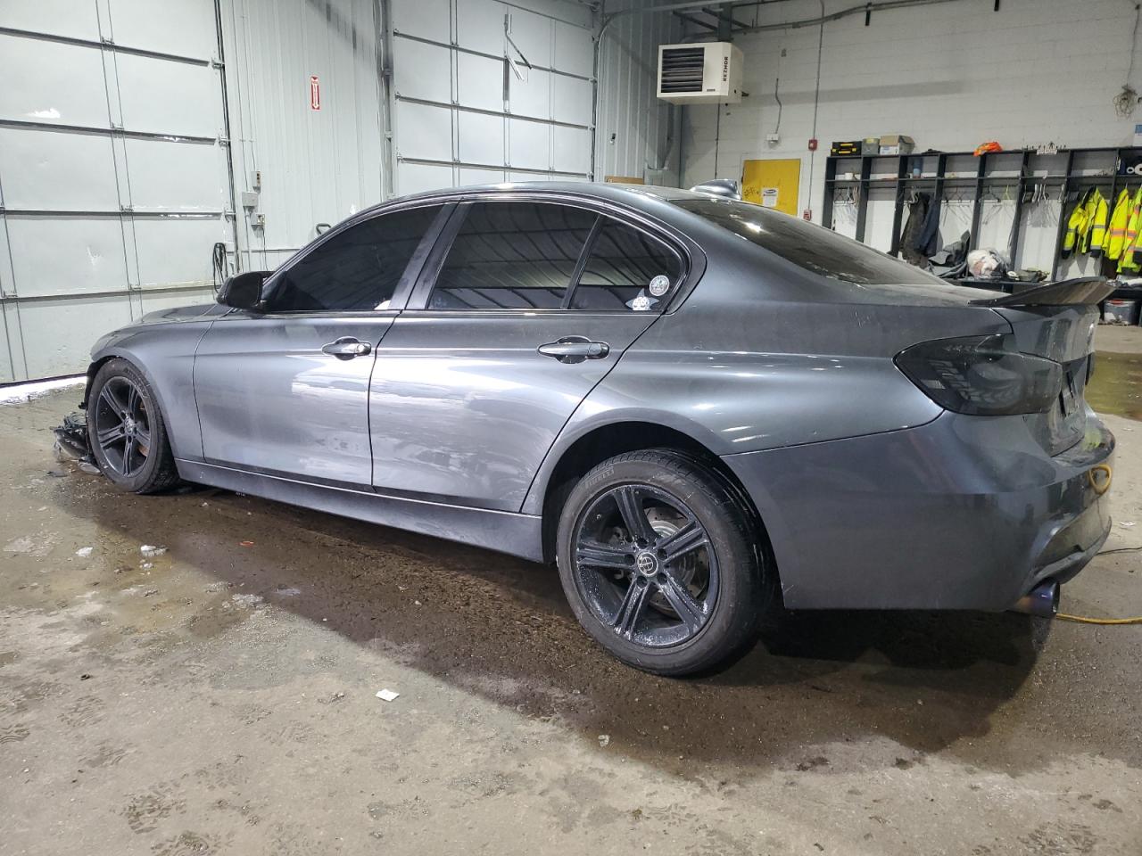 2015 BMW 3er VIN WBA3B1C59FK136531 Copart auction photo, front end damage thumbnail 2