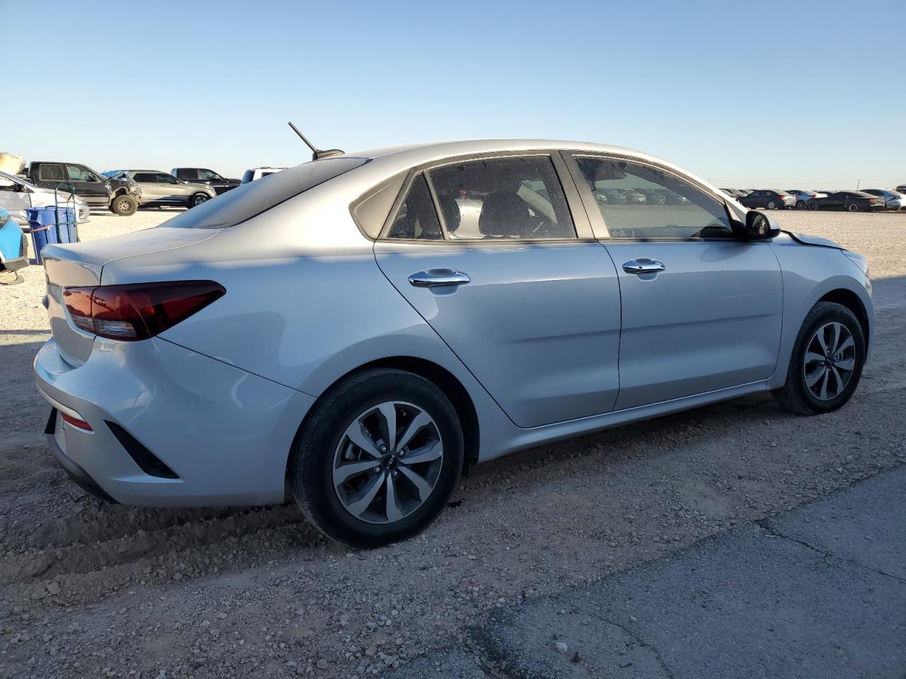 2022 KIA Rio VIN 3KPA24AD2NE505575 Copart auction photo, side damage thumbnail 3