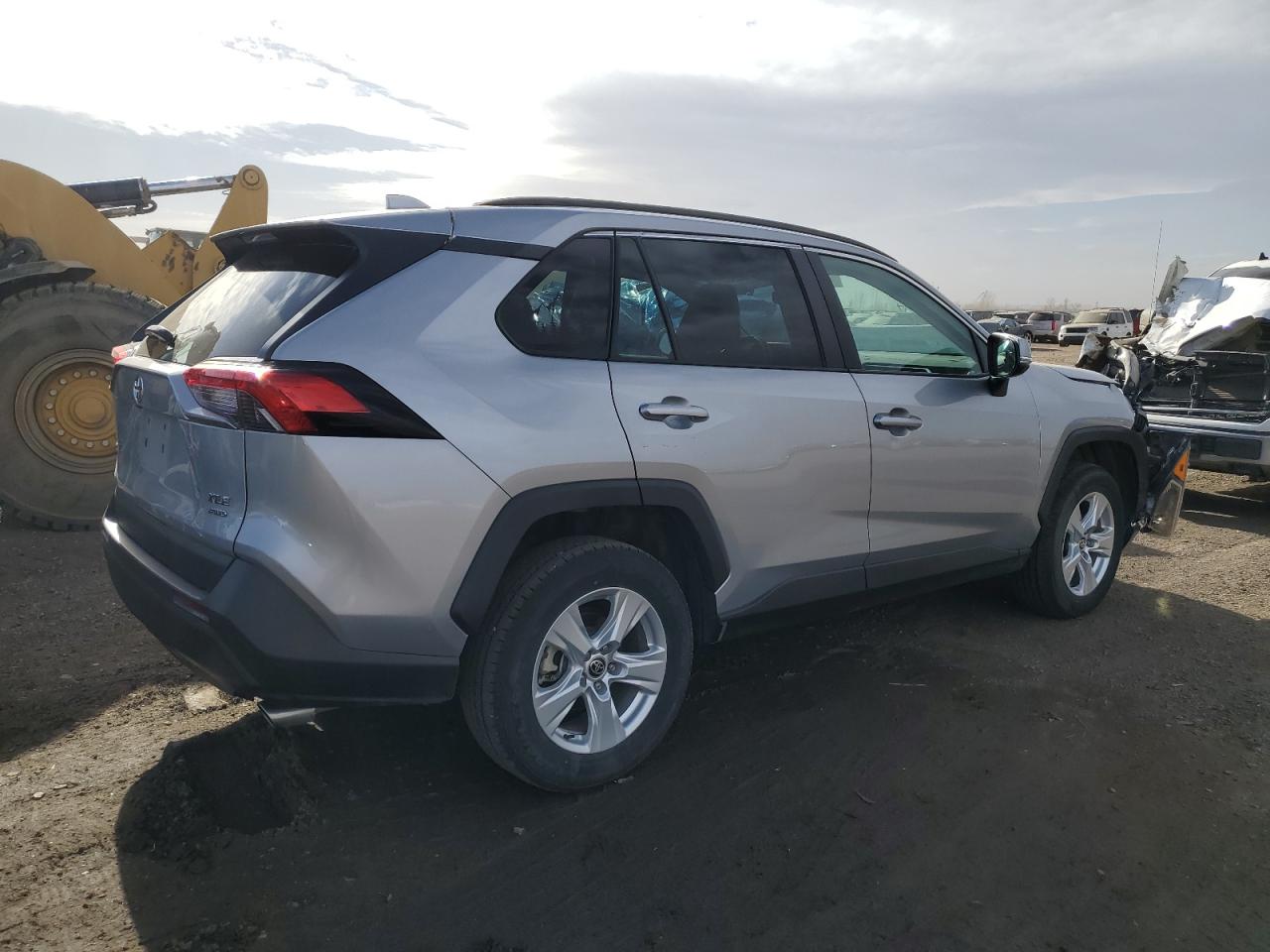 2021 Toyota RAV 4 VIN 2T3P1RFV2MW169974 Copart auction photo, front end damage thumbnail 3