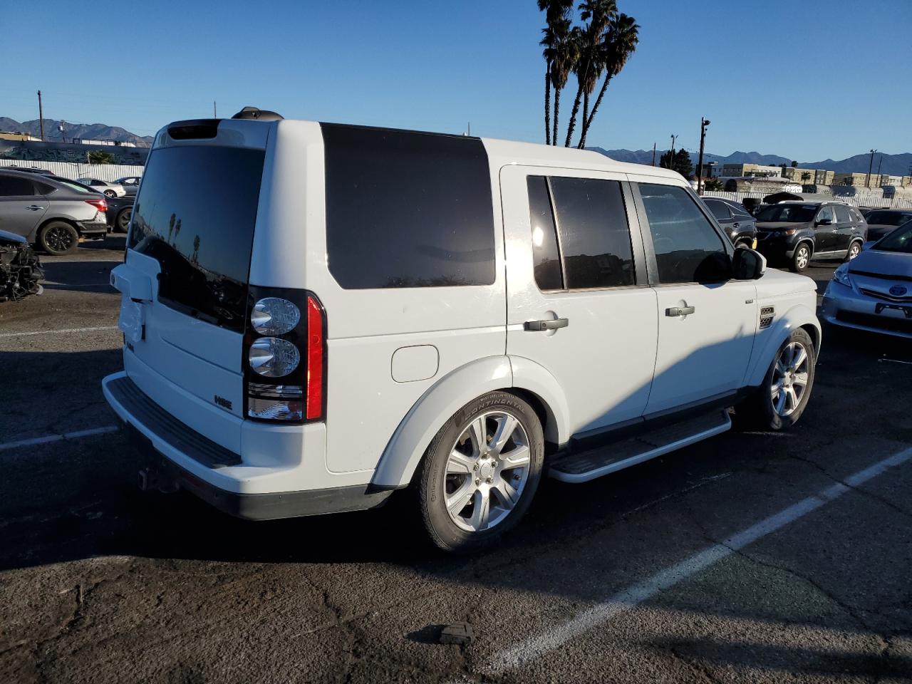 2016 Land Rover LR4 VIN SALAG2V66GA795819 Copart auction photo, mechanical / minor dent/scratches damage thumbnail 3