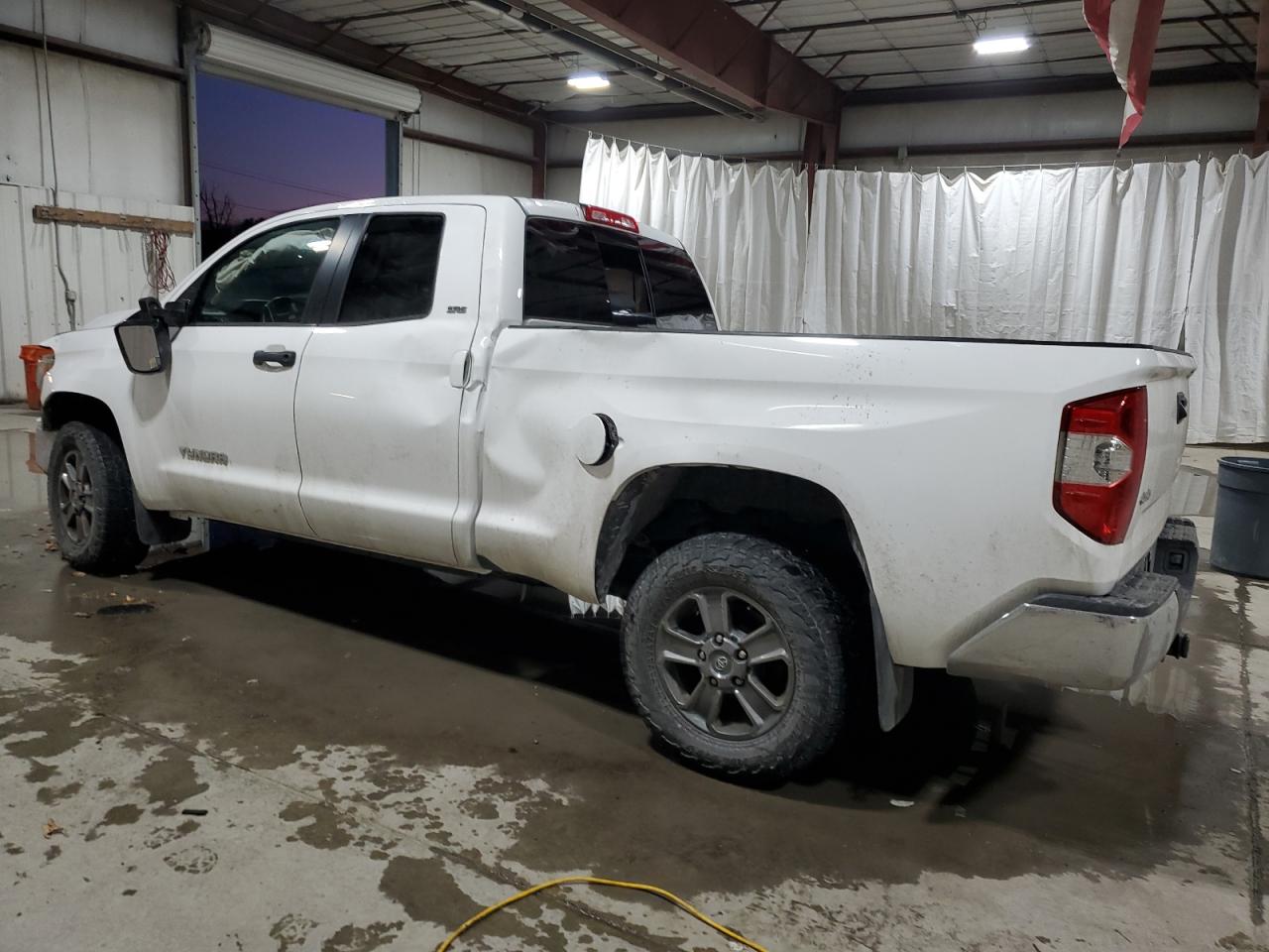 2018 Toyota Tundra VIN 5TFUY5F1XJX724892 Copart auction photo, rollover damage thumbnail 2