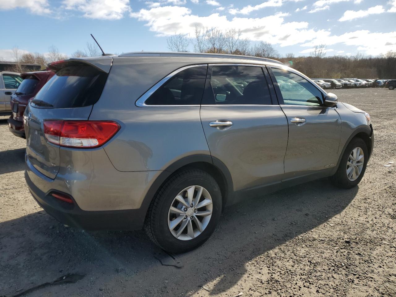 2018 KIA Sorento VIN 5XYPGDA50JG421367 Copart auction photo, front end damage thumbnail 3
