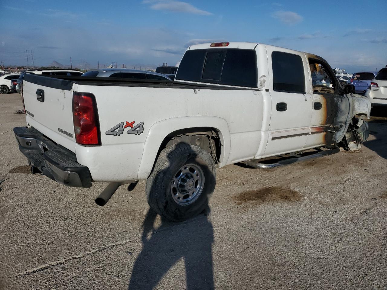 2005 Chevrolet Silverado VIN 1GCHK23255F868926 Copart auction photo, front end / burn - engine damage thumbnail 3