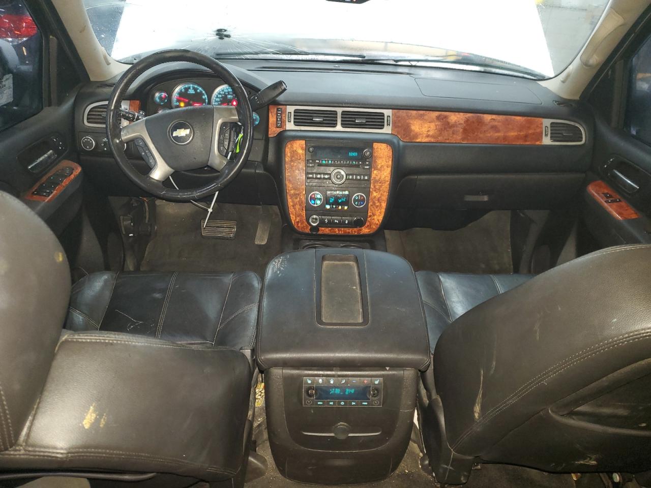 2012 Chevrolet Suburban VIN 1GNSKJE7XCR179086 Copart auction photo, vandalism / hail damage thumbnail 8