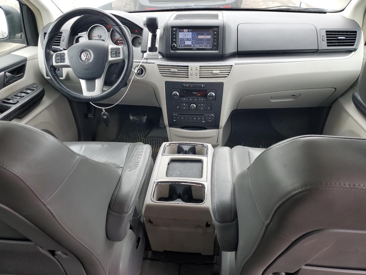 2012 Volkswagen Routan VIN 2C4RVACG0CR120558 Copart auction photo, front end / minor dent/scratches damage thumbnail 8