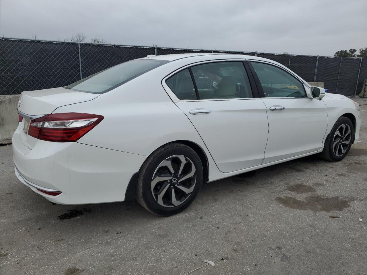 2016 Honda Accord VIN 1HGCR2F97GA237532 Copart auction photo, side damage thumbnail 3