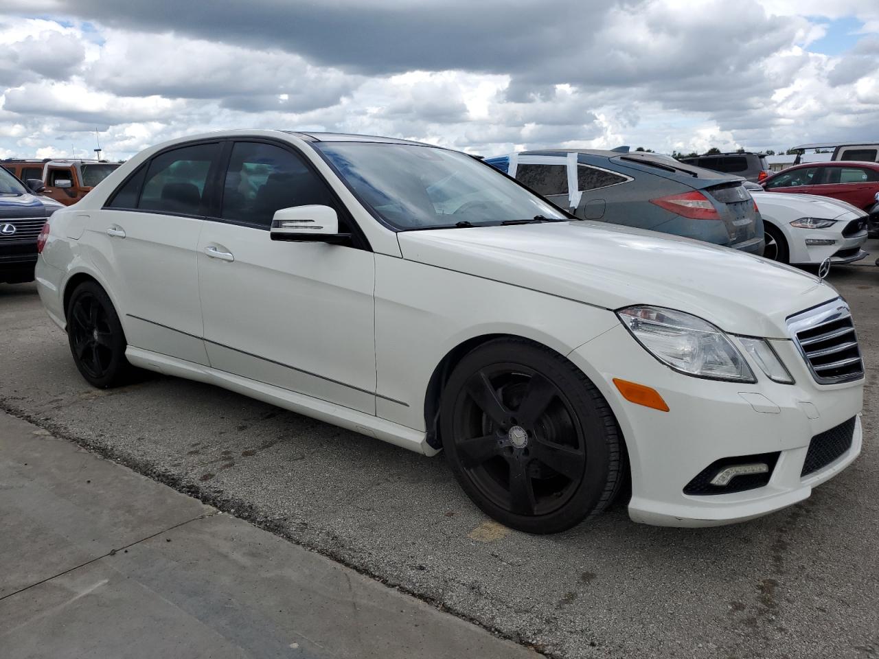 2011 Mercedes-Benz E-klasse VIN WDDHF5GB4BA374104 Copart auction photo, water/flood damage thumbnail 4