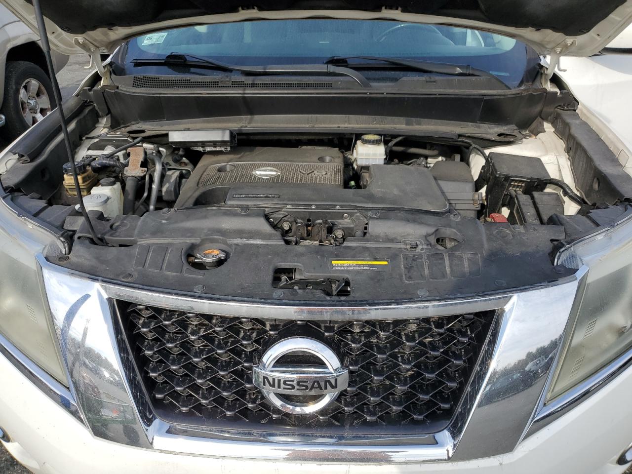 2014 Nissan Pathfinder VIN 5N1AR2MM0EC606208 Copart auction photo, water/flood / minor dent/scratches damage thumbnail 12