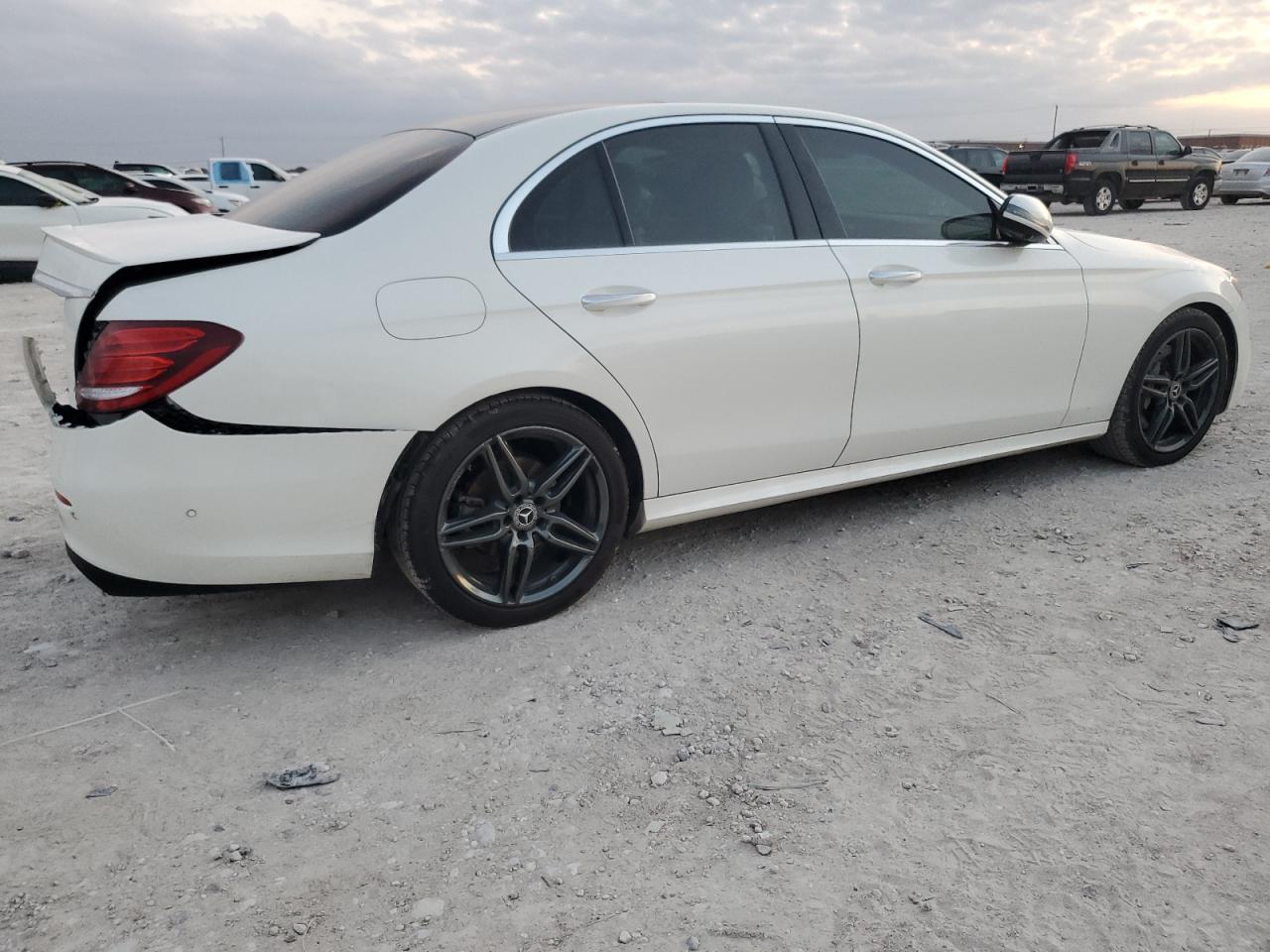 2019 Mercedes-Benz E-klasse VIN WDDZF4JB1KA512012 Copart auction photo, rear end damage thumbnail 3