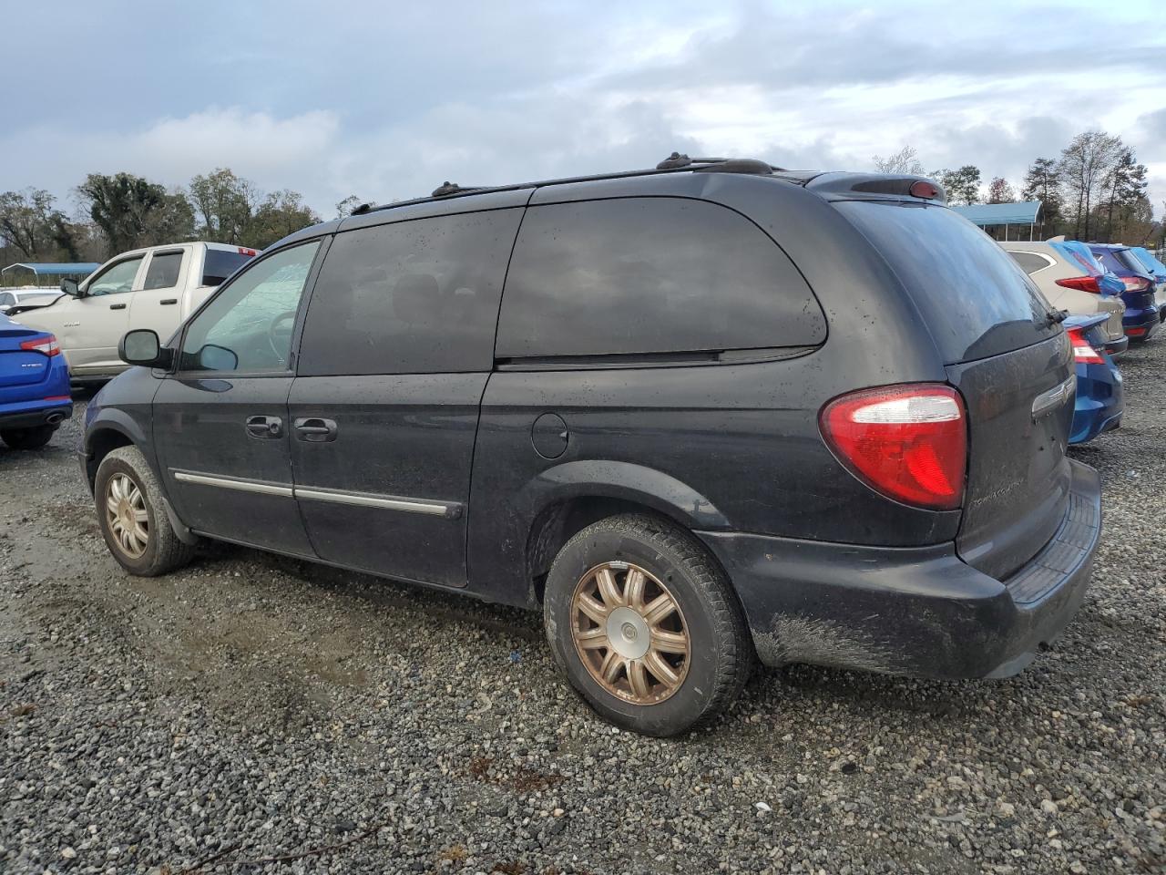 2005 Chrysler Town & Country VIN 2C8GP54L75R513933 Copart auction photo, top/roof damage thumbnail 2