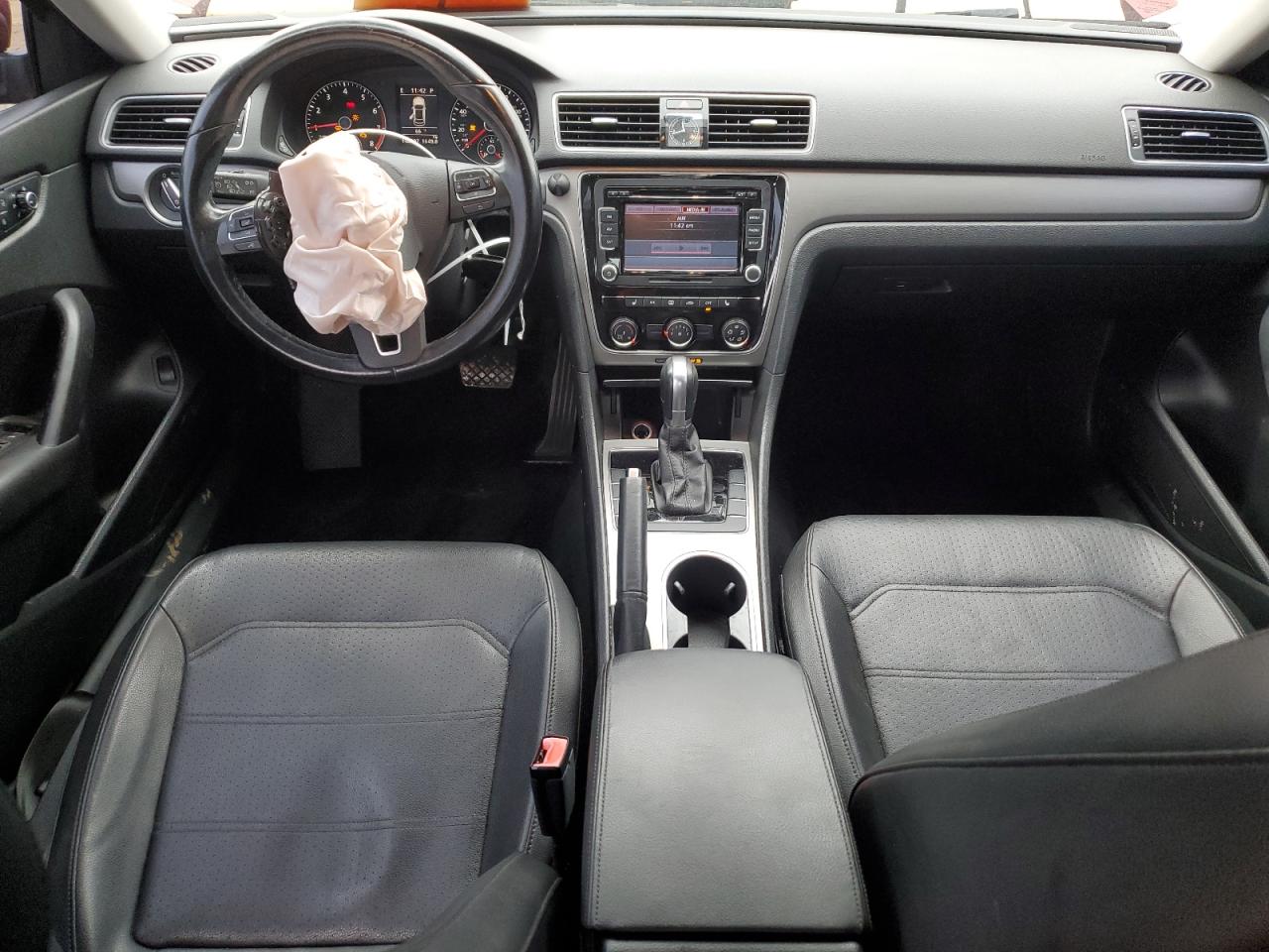 2015 Volkswagen Passat VIN 1VWBT7A3XFC011545 Copart auction photo, front end / side damage thumbnail 8