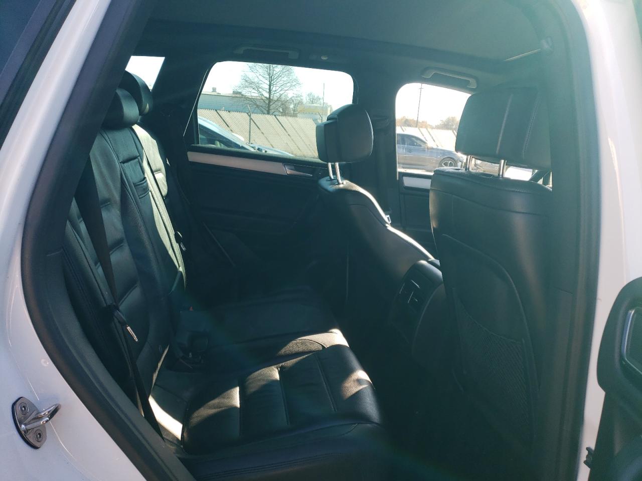 2017 Volkswagen Touareg VIN WVGRF7BP6HD006569 Copart auction photo, front end / side damage thumbnail 11