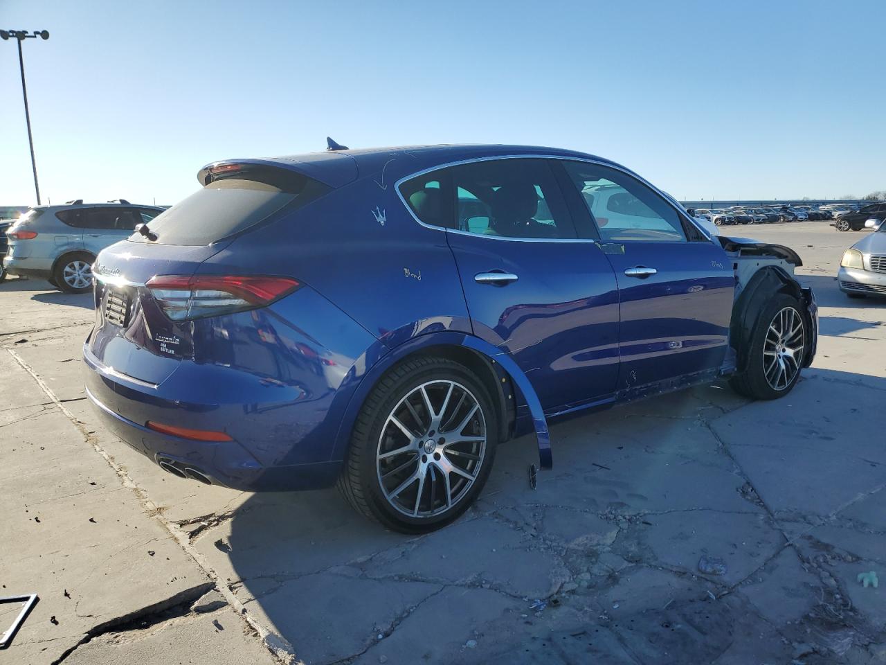 2022 Maserati Levante VIN ZN661XUA5NX402354 Copart auction photo, front end / side damage thumbnail 3