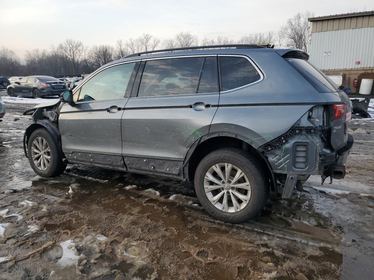 2018 Volkswagen Tiguan VIN 3VV2B7AX3JM125999 Copart auction photo, all over damage thumbnail 2