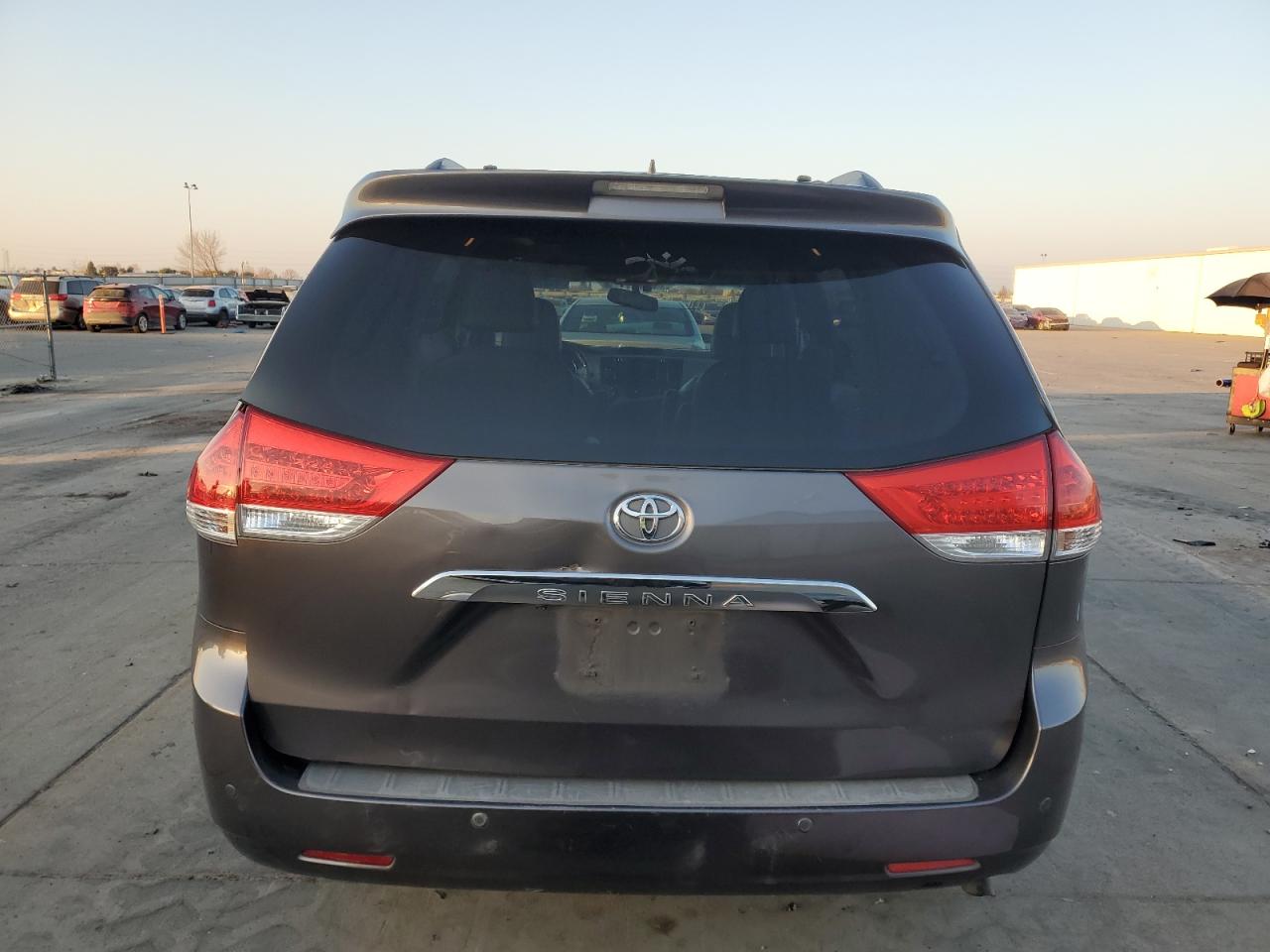 2011 Toyota Sienna VIN 5TDYK3DC0BS035270 Copart auction photo, front end damage thumbnail 6