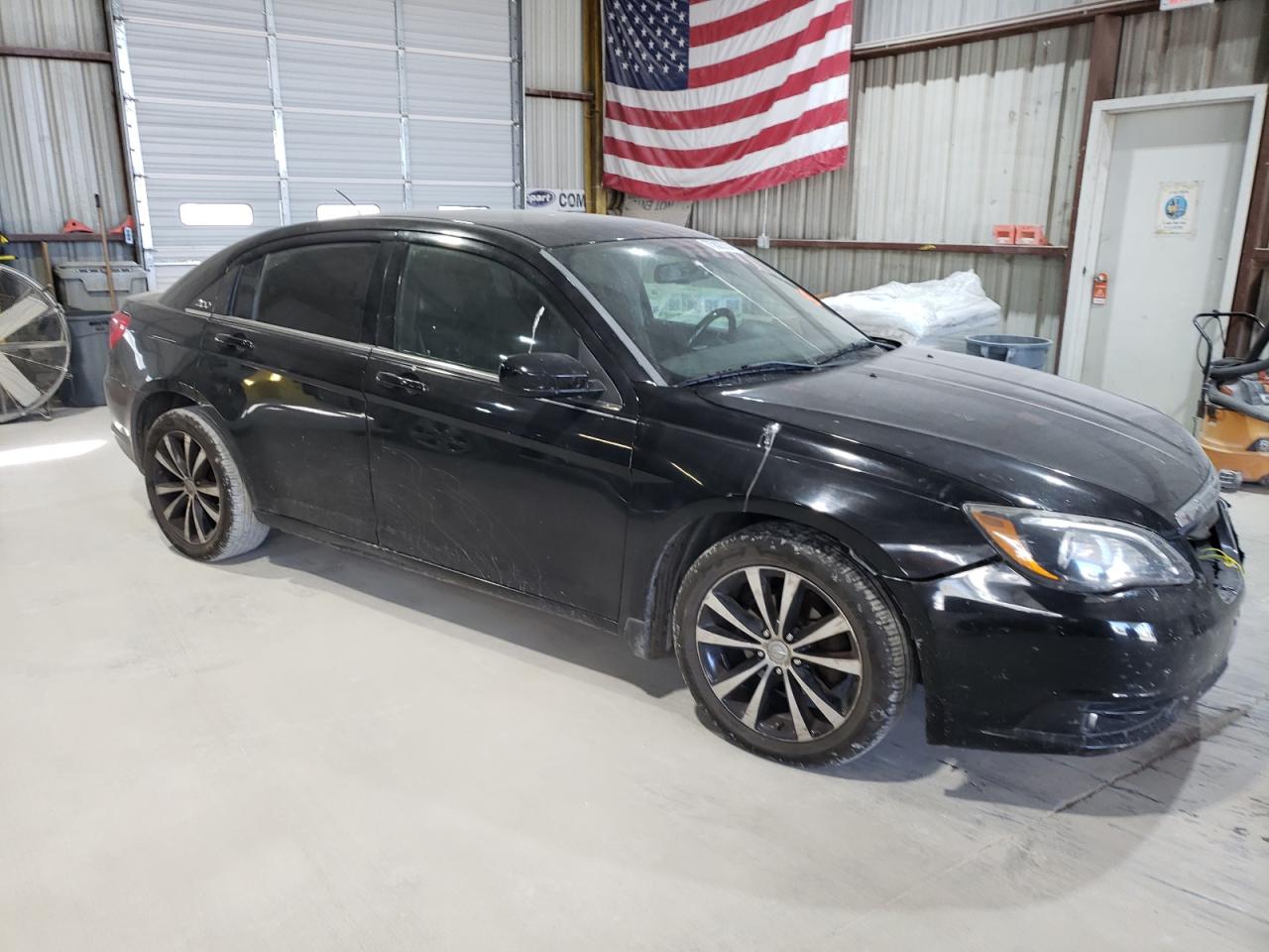 2011 Chrysler 200 VIN 1C3BC8FG1BN624239 Copart auction photo, front end / minor dent/scratches damage thumbnail 4