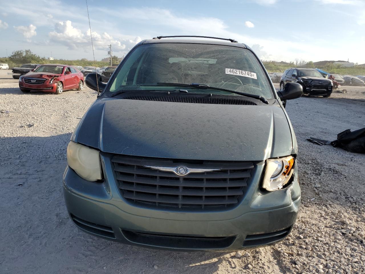 2007 Chrysler Town & Country VIN 1A4GJ45R97B163376 Copart auction photo, front end / minor dent/scratches damage thumbnail 5