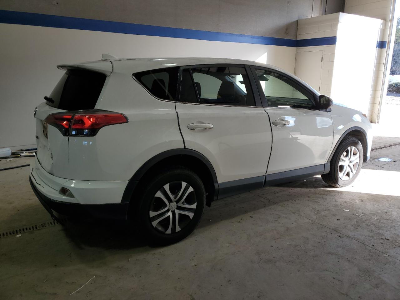 2018 Toyota RAV 4 VIN JTMBFREV6JJ738977 Copart auction photo, rear end damage thumbnail 3