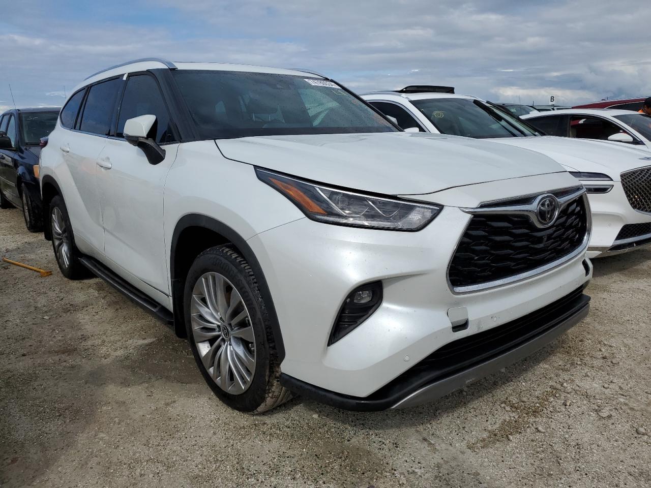 2022 Toyota Highlander VIN 5TDFZRAH6NS130958 Copart auction photo, water/flood damage thumbnail 4
