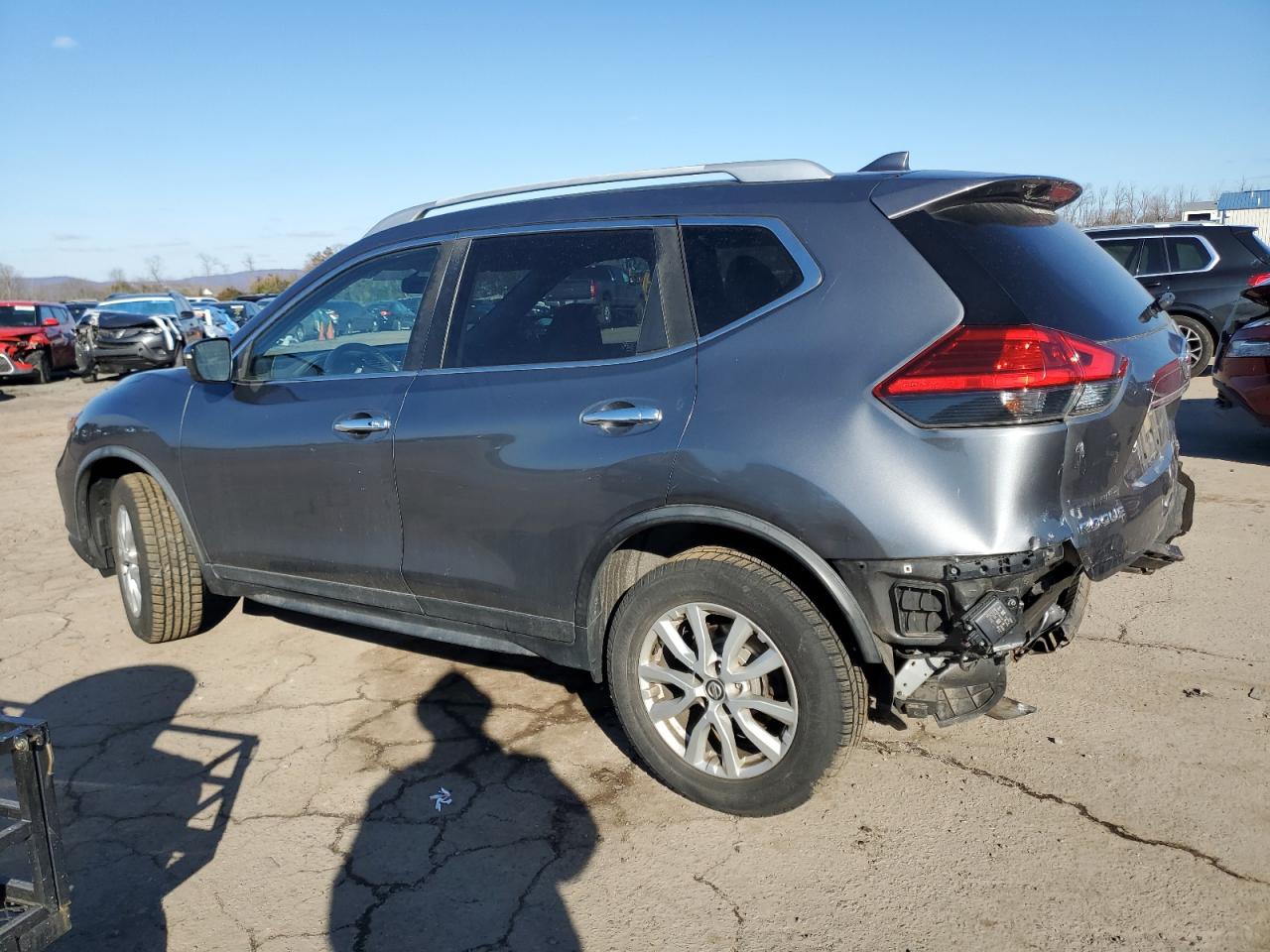 2017 Nissan Rogue VIN JN8AT2MV3HW271936 Copart auction photo, rear end damage thumbnail 2