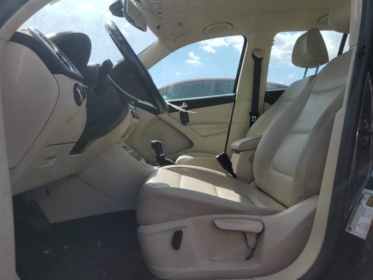 2016 Volkswagen Tiguan VIN WVGBV7AX4GW588289 Copart auction photo, water/flood damage thumbnail 7