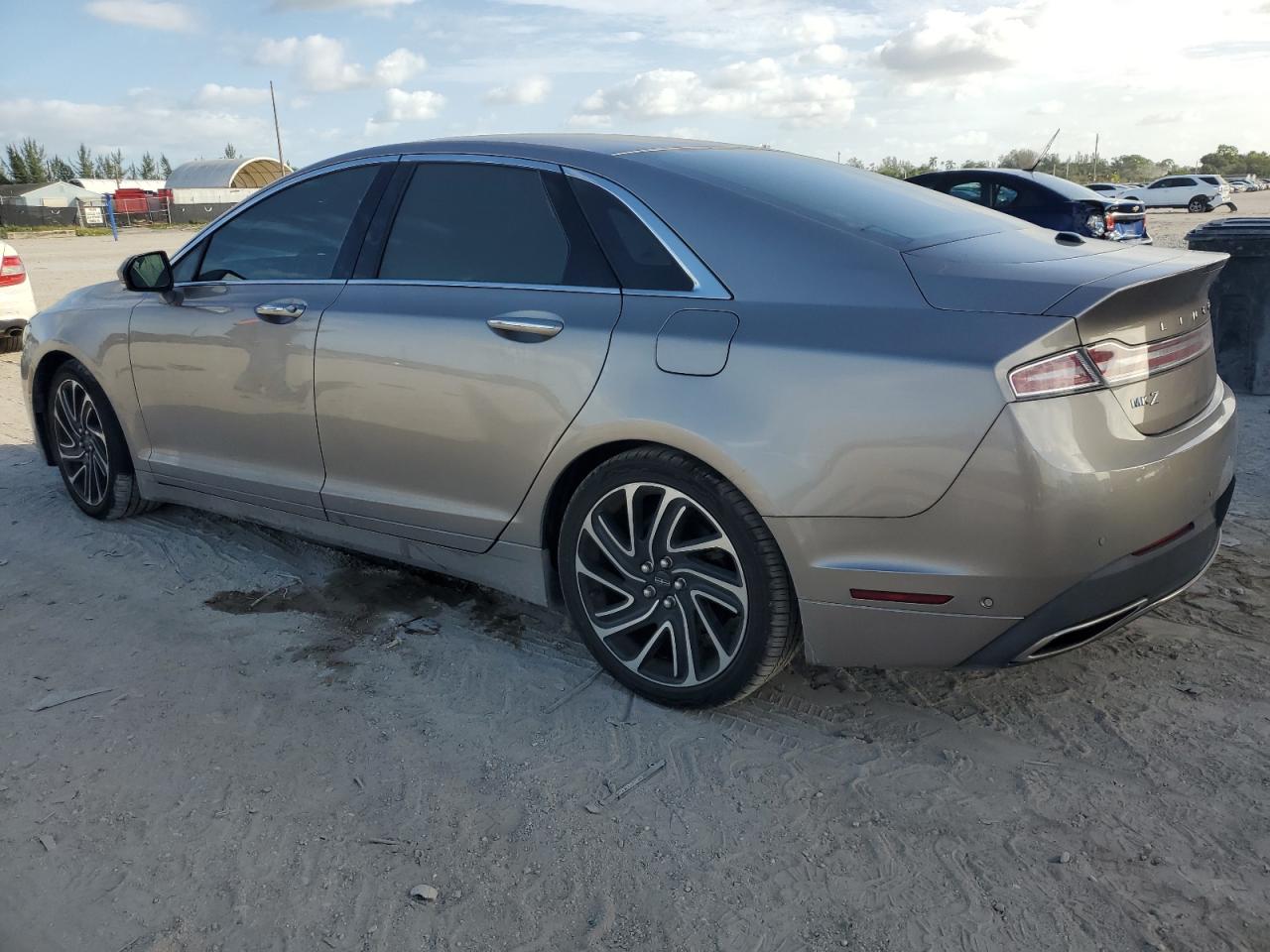 2020 Lincoln MKZ VIN 3LN6L5E90LR608767 Copart auction photo, burn - interior / minor dent/scratches damage thumbnail 2