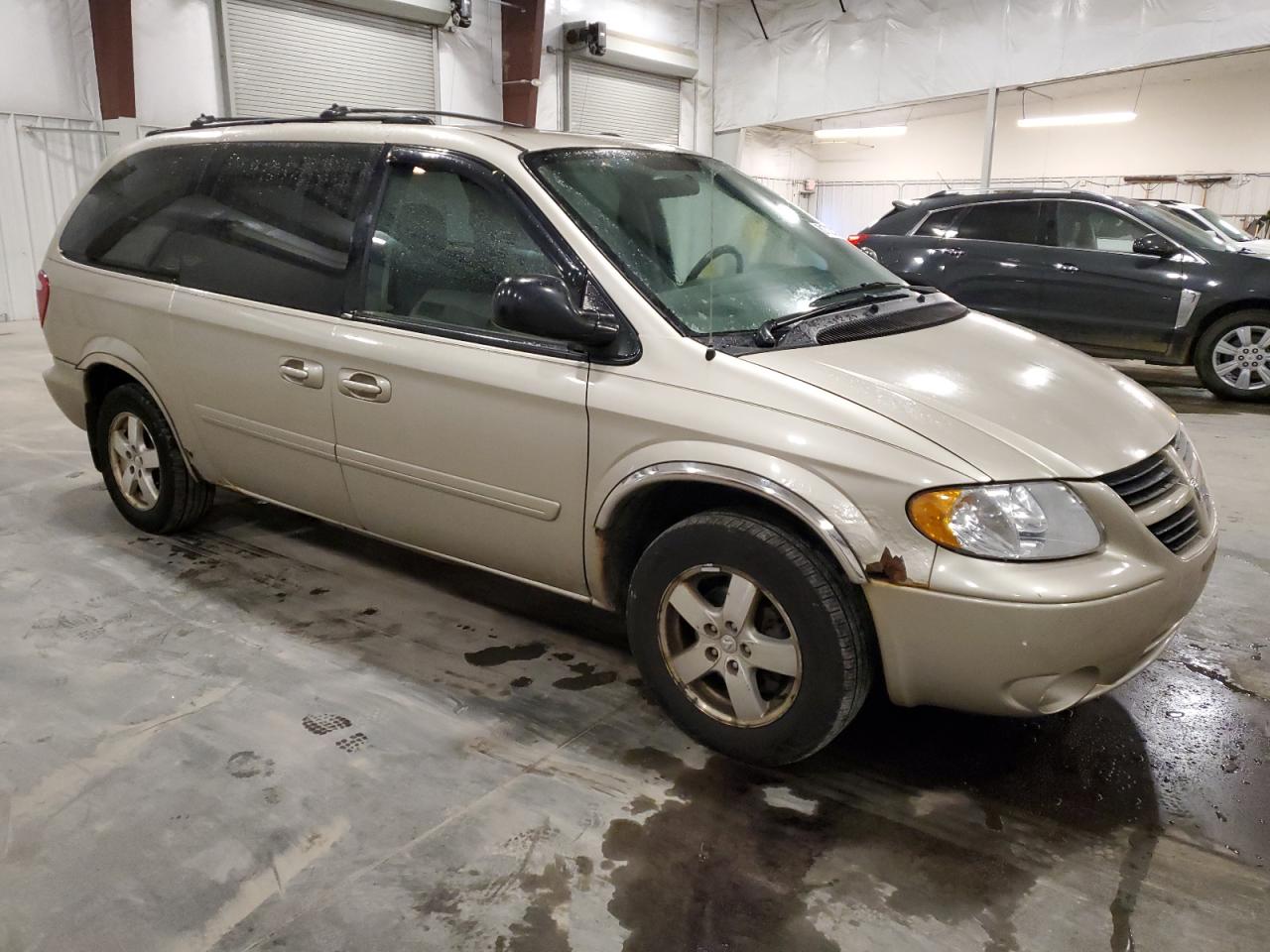 2005 Dodge Caravan VIN 2D4GP44L25R432269 Copart auction photo, rear end damage thumbnail 4