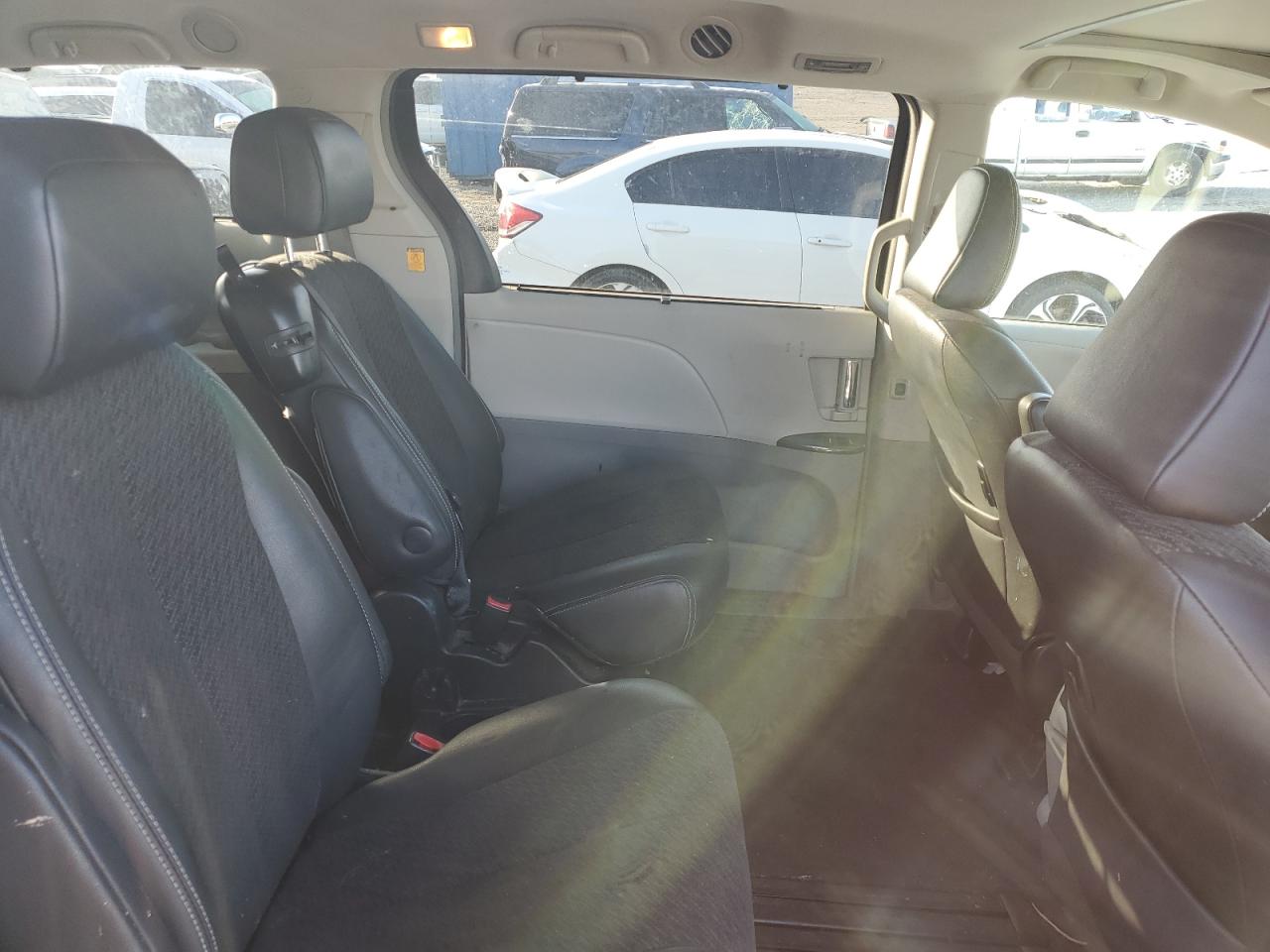 2013 Toyota Sienna VIN 5TDXK3DC4DS389209 Copart auction photo, front end damage thumbnail 11