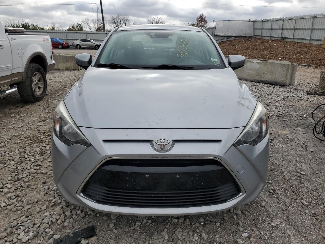 2018 Toyota Yaris VIN 3MYDLBYV8JY331423 Copart auction photo, rear end damage thumbnail 5