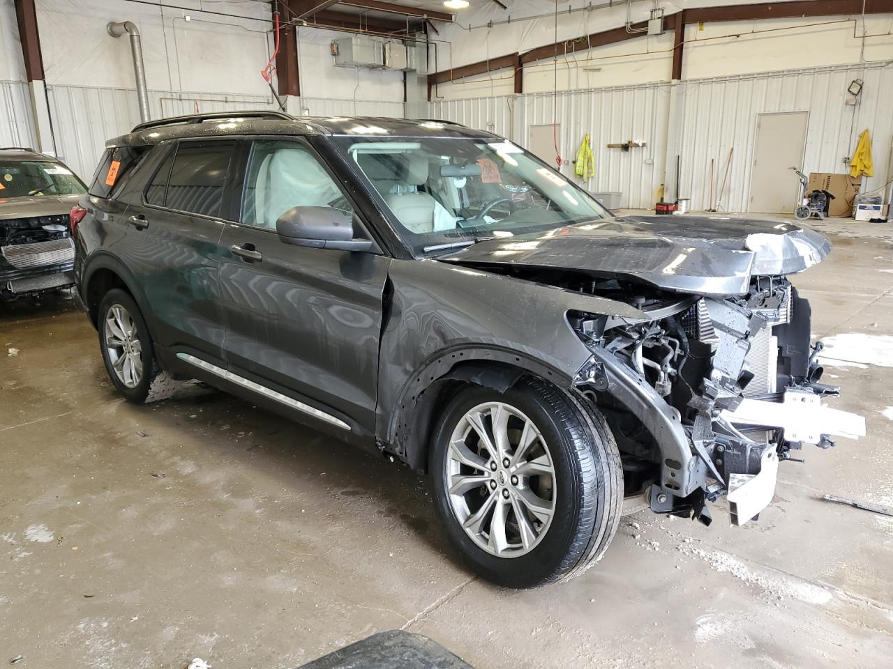 2020 Ford Explorer VIN 1FMSK8DH9LGC33335 Copart auction photo, front end / side damage thumbnail 4