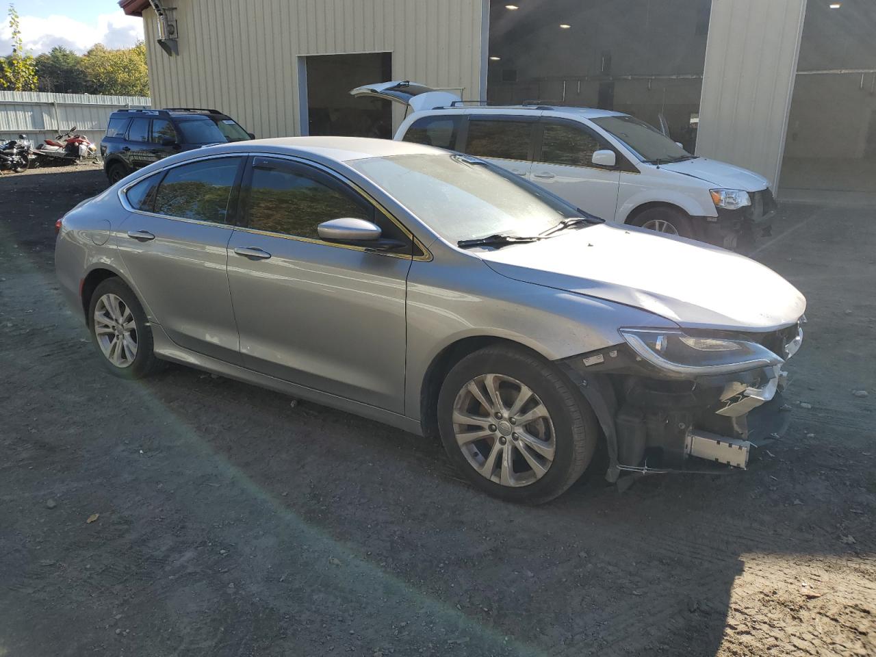 2015 Chrysler 200 VIN 1C3CCCAB8FN533462 Copart auction photo, front end / minor dent/scratches damage thumbnail 4