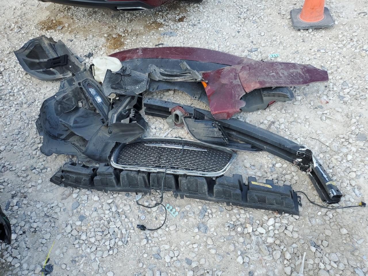 2018 Chrysler 300 VIN 2C3CCAEG9JH208086 Copart auction photo, front end damage thumbnail 12