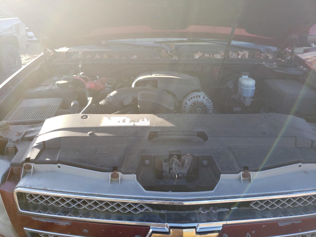 2011 Chevrolet Suburban VIN 1GNSKJE36BR213391 Copart auction photo, front end / minor dent/scratches damage thumbnail 12