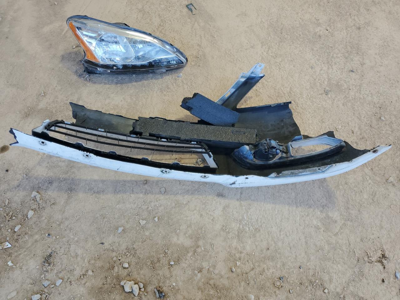 2015 Nissan Sentra VIN 3N1AB7AP1FY383192 Copart auction photo, front end damage thumbnail 12
