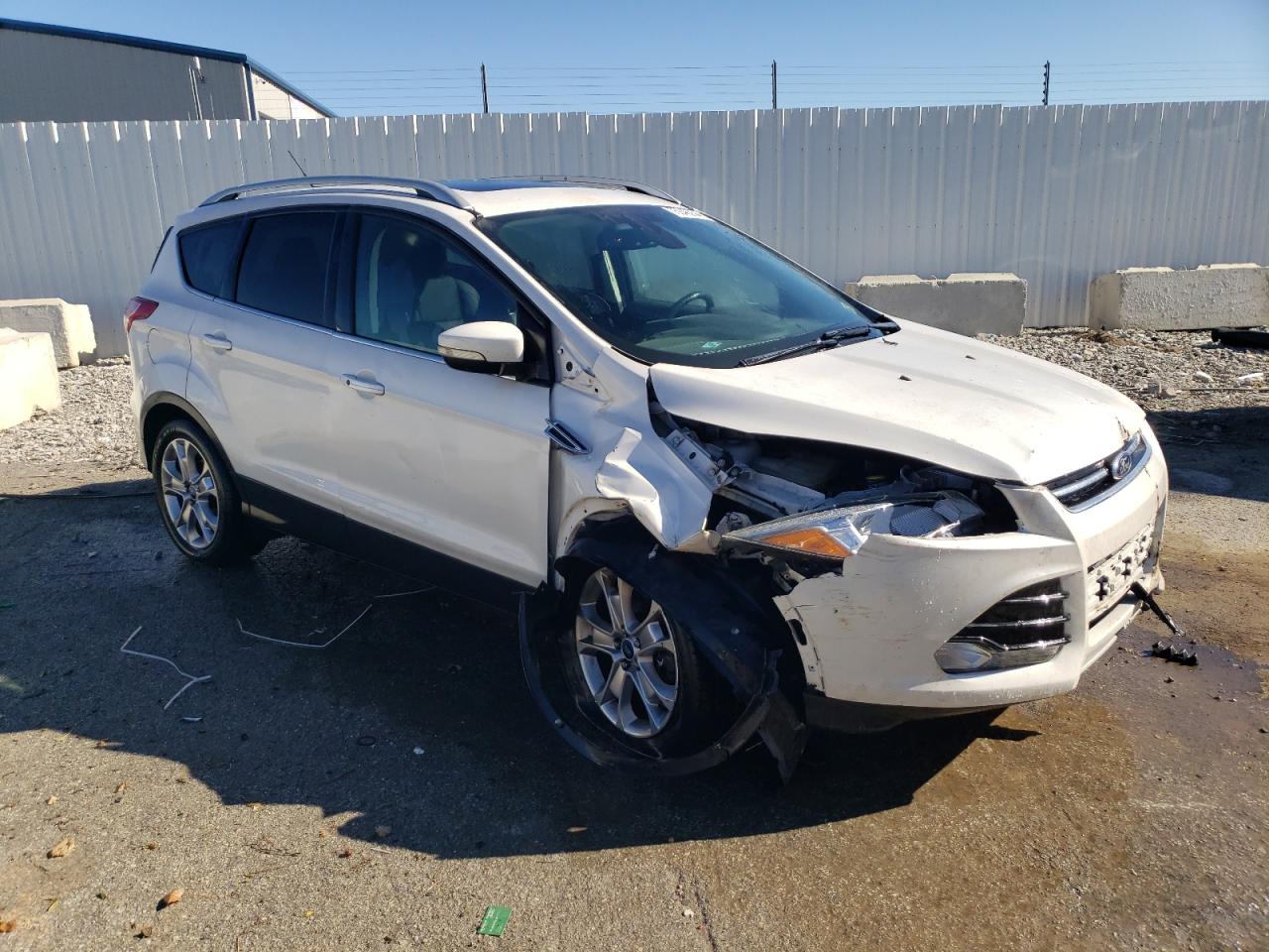 2015 Ford Escape VIN 1FMCU9JX2FUB02270 Copart auction photo, front end damage thumbnail 4