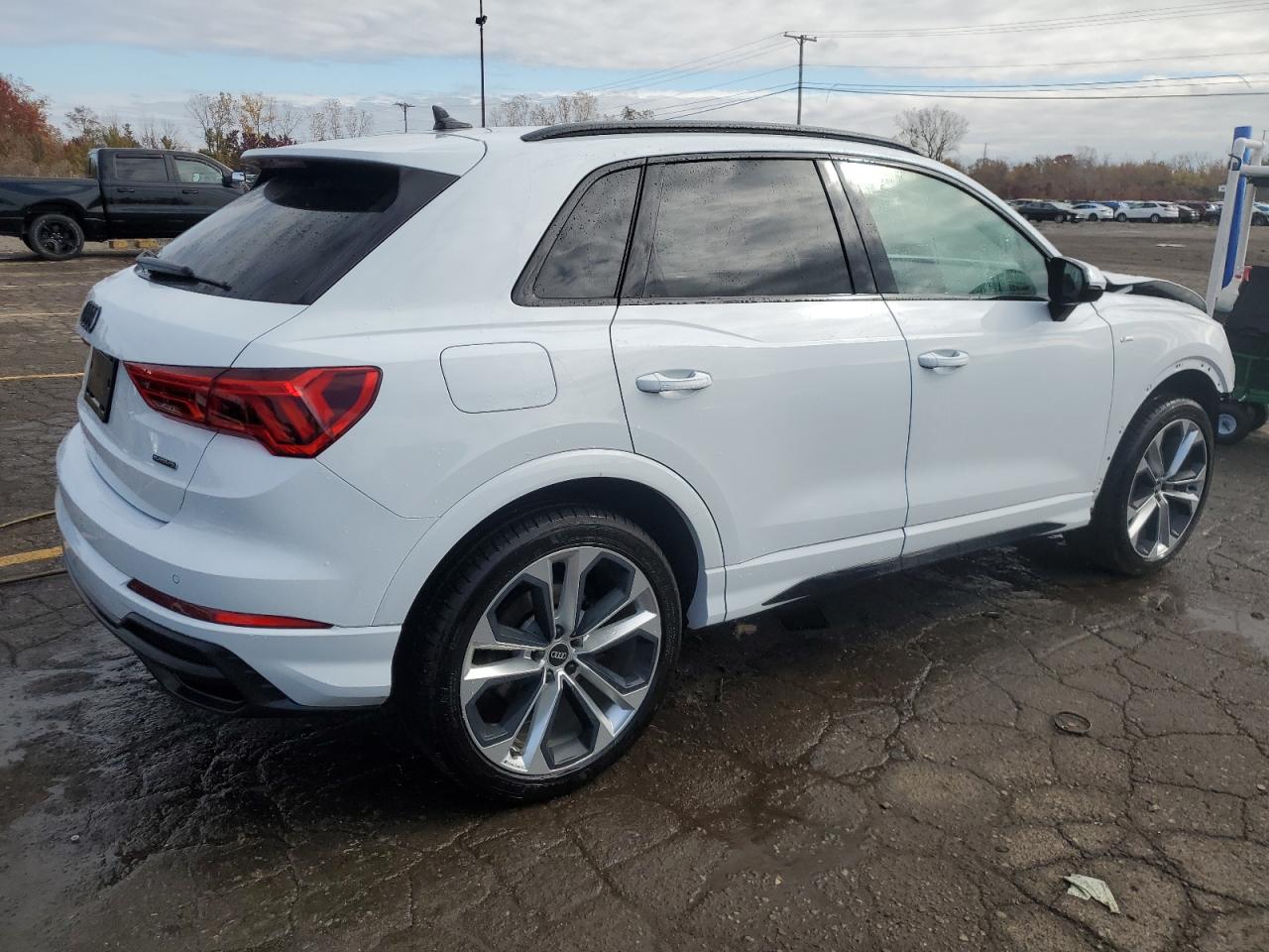 2022 Audi Q3 VIN WA1EECF31N1058219 Copart auction photo, front end damage thumbnail 3