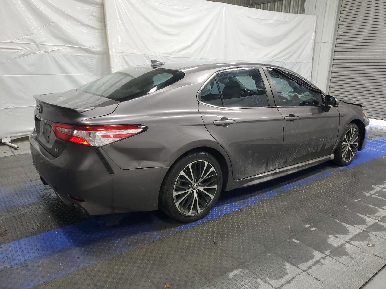 2020 Toyota Camry VIN 4T1G11AK5LU927649 Copart auction photo, front end / side damage thumbnail 3