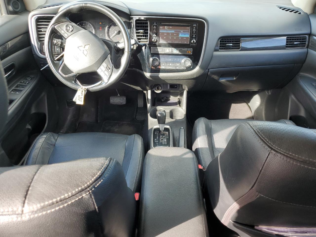 2016 Mitsubishi Outlander VIN JA4AD3A37GZ000645 Copart auction photo, minor dent/scratches damage thumbnail 8