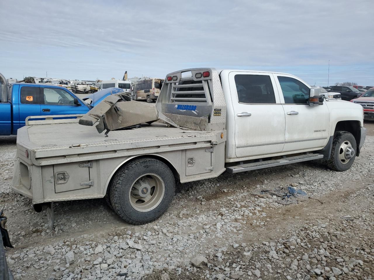 2015 Chevrolet Silverado VIN 1GC4K0C89FF587639 Copart auction photo, side damage thumbnail 3