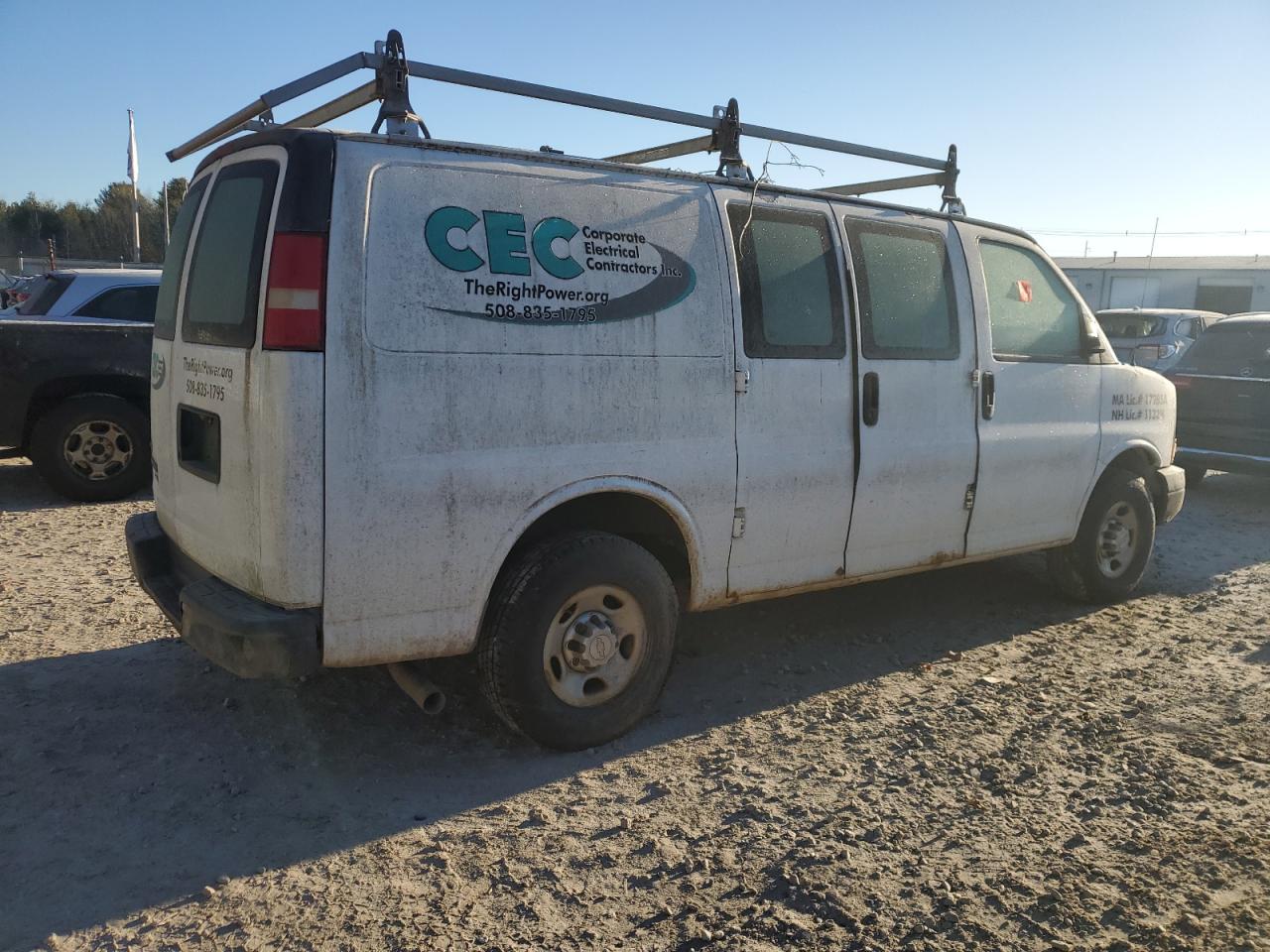 2011 Chevrolet Express VIN 1GCWGFCA1B1107309 Copart auction photo, minor dent/scratches damage thumbnail 3