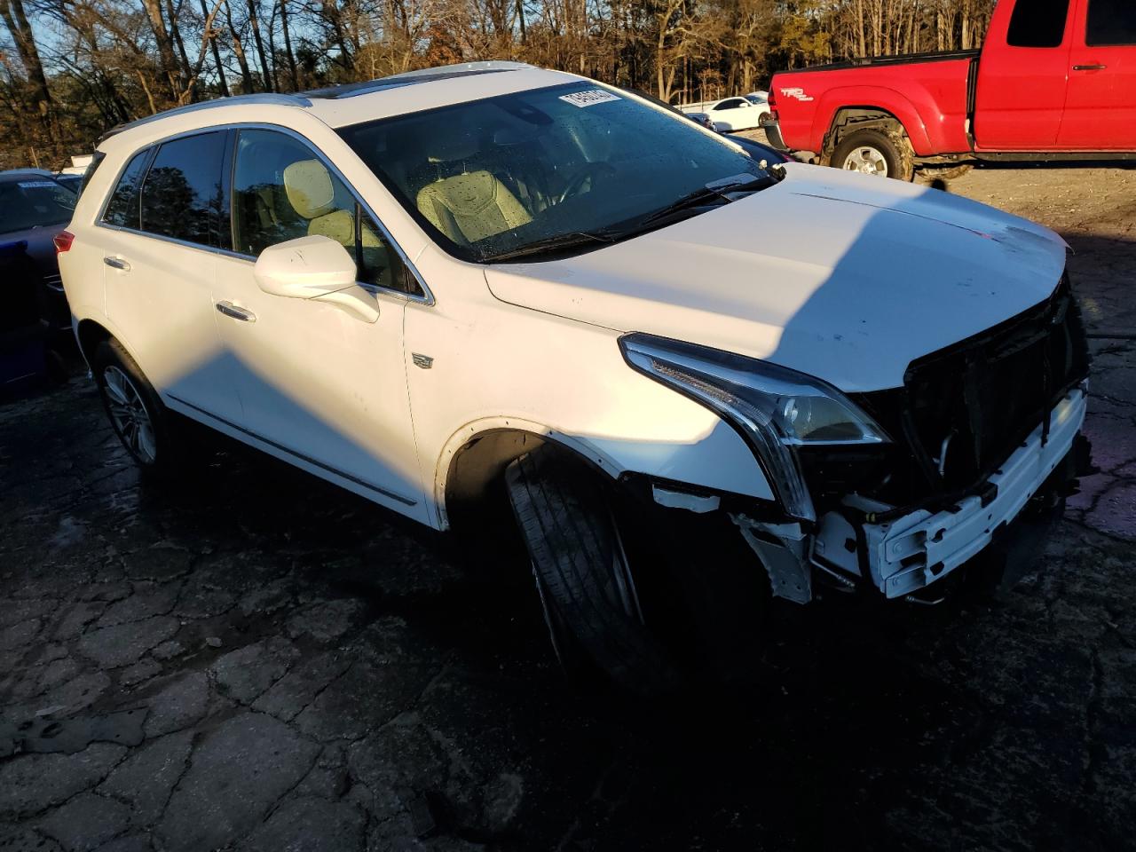 2018 Cadillac XT5 VIN 1GYKNCRS2JZ172411 Copart auction photo, front end / side damage thumbnail 4