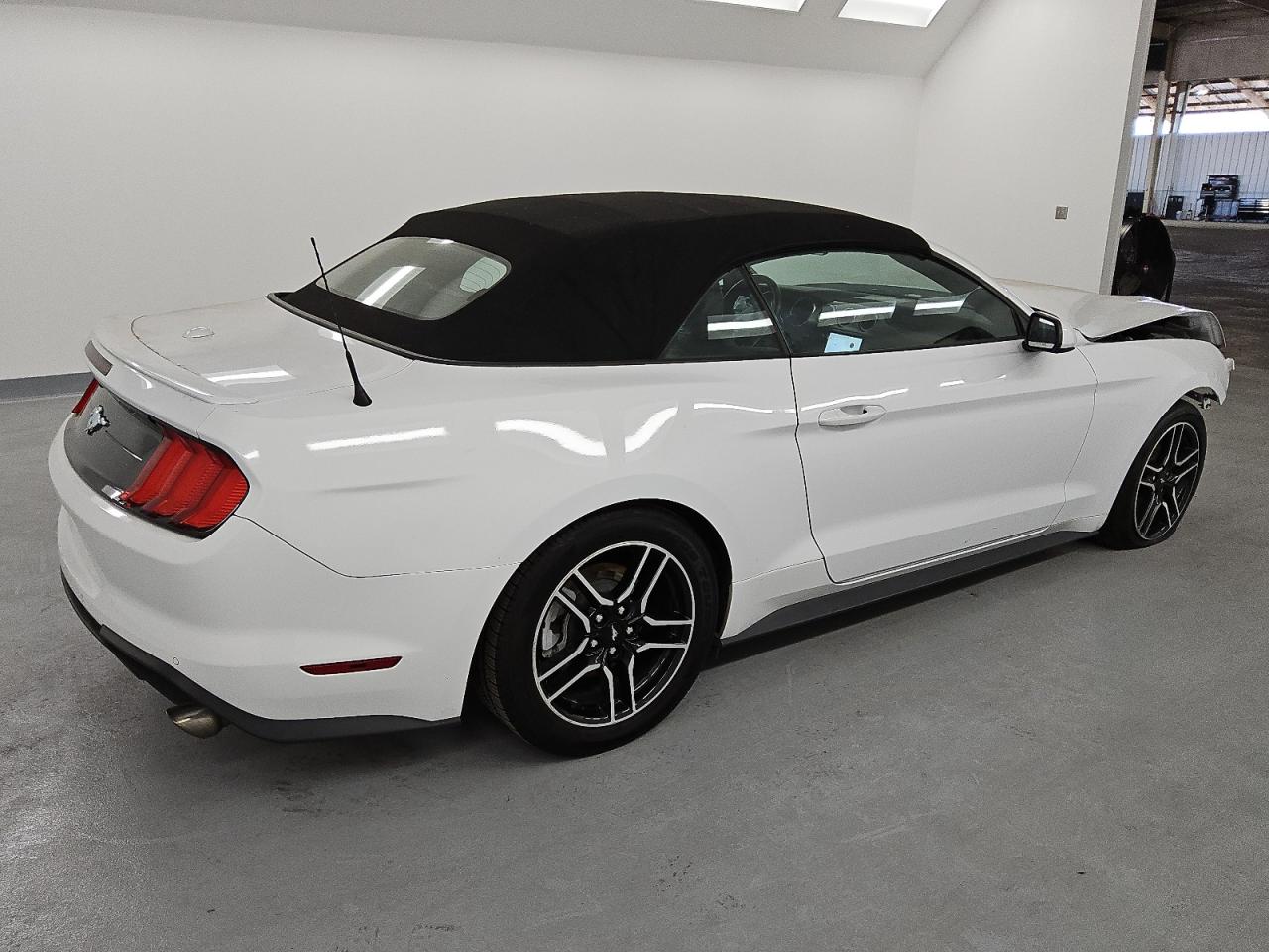 2022 Ford Mustang VIN 1FATP8UH2N5116680 Copart auction photo, front end damage thumbnail 3