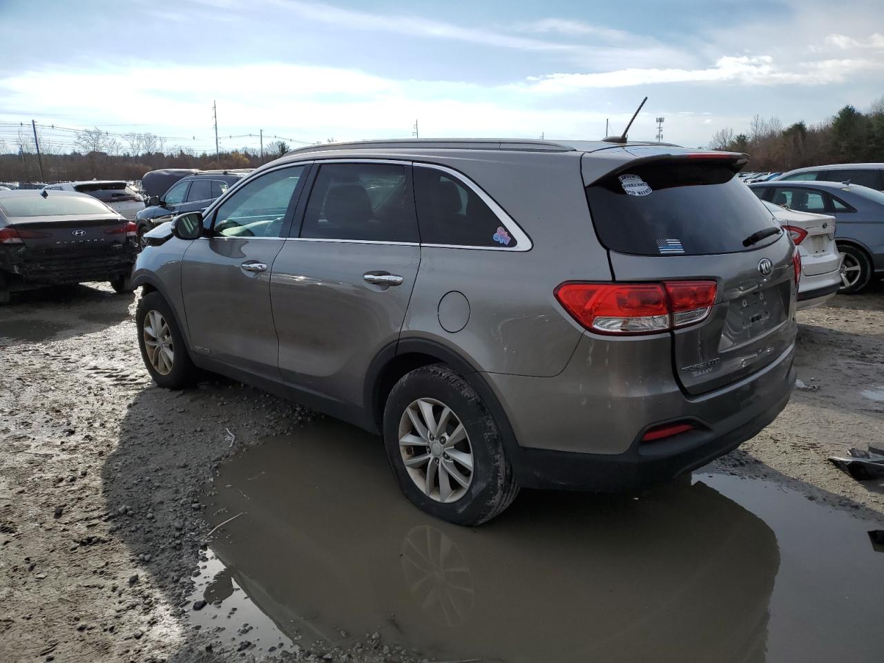 2017 KIA Sorento VIN 5XYPGDA57HG209155 Copart auction photo, front end damage thumbnail 2