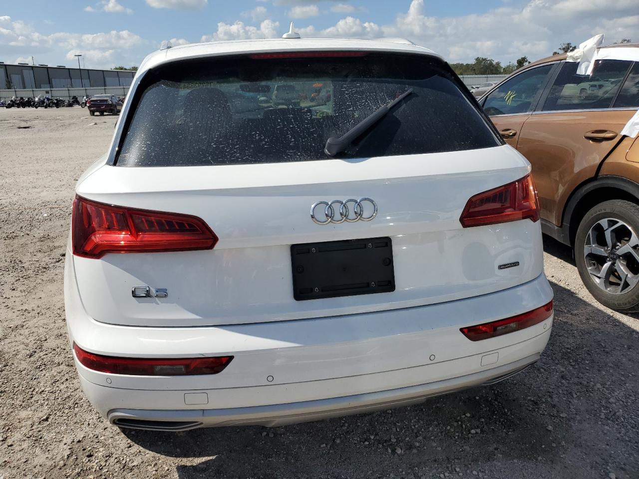 2019 Audi Q5 VIN WA1BNAFY0K2022563 Copart auction photo, water/flood / minor dent/scratches damage thumbnail 6