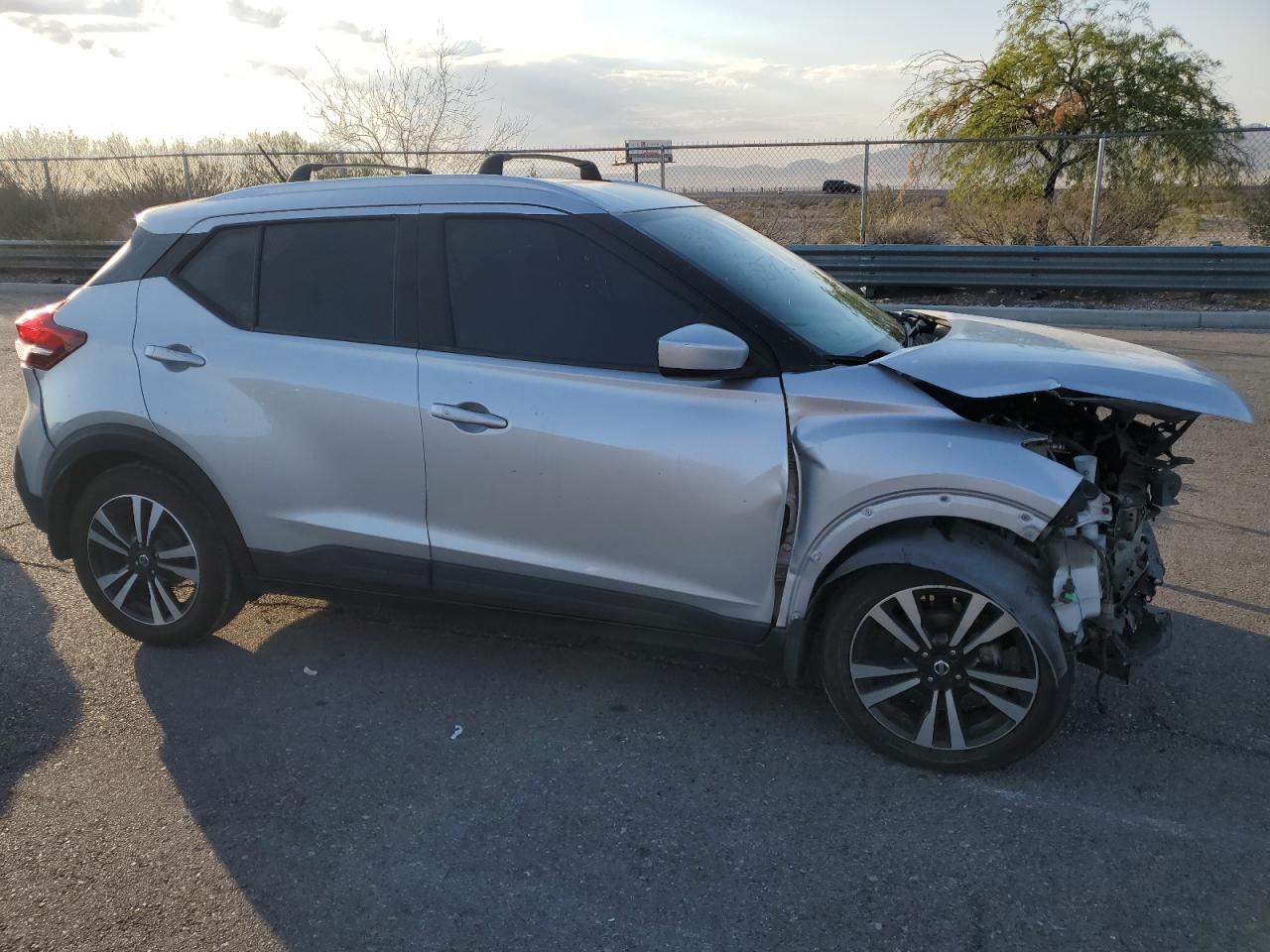 2018 Nissan Kicks VIN 3N1CP5CU3JL520124 Copart auction photo, front end / mechanical damage thumbnail 4